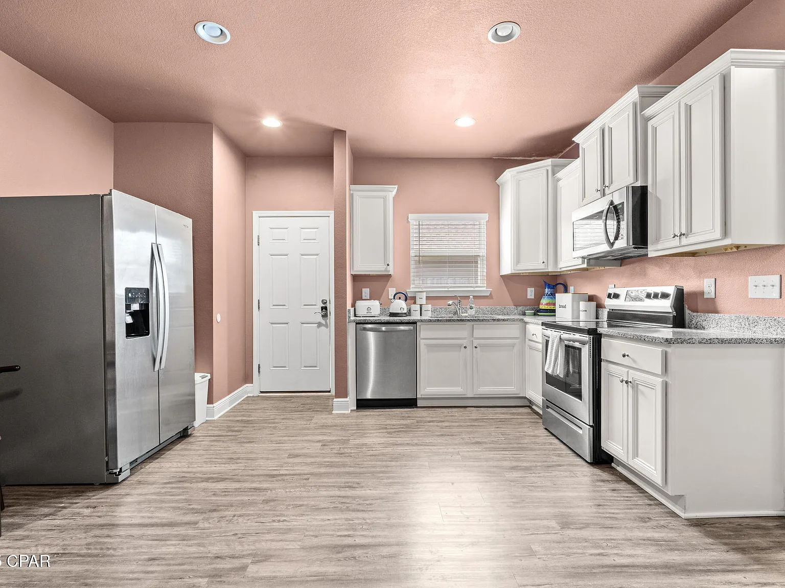 1 bed, 900 sqft, $1,300 — Photo 1