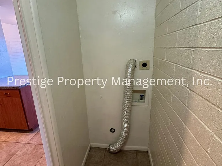 2525 N Alvernon Way #B4 — Photo 13