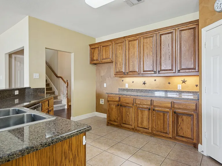 313 Country Lakes Dr — Photo 11