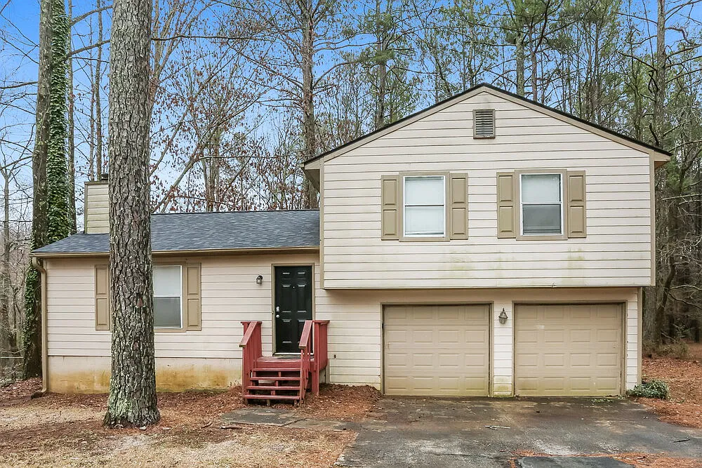 3 bed, 2.0 bath, 1352 sqft, $1,630 — Photo 1