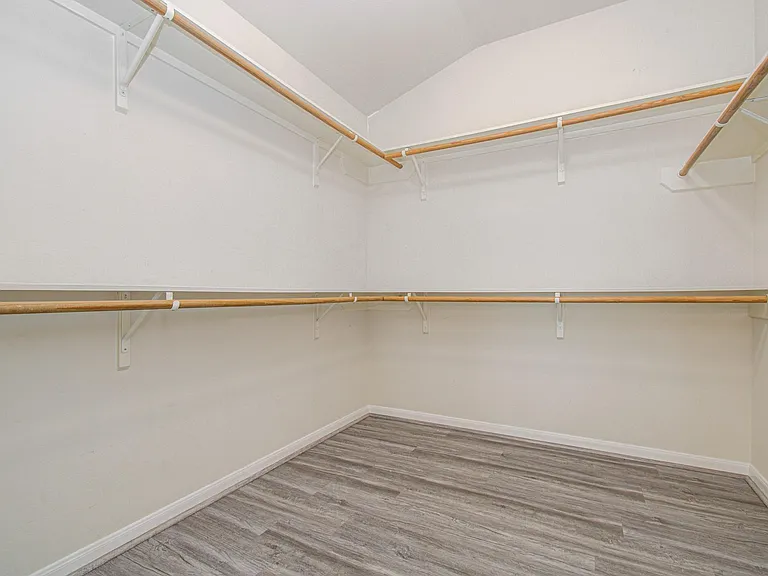 1904 Roaring Springs Ct — Photo 17