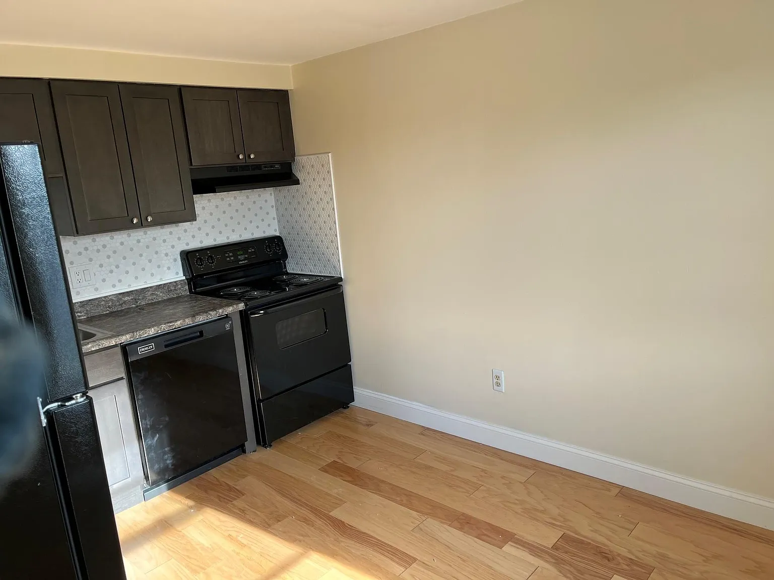 2 bed, 700 sqft, $1,200 — Photo 3