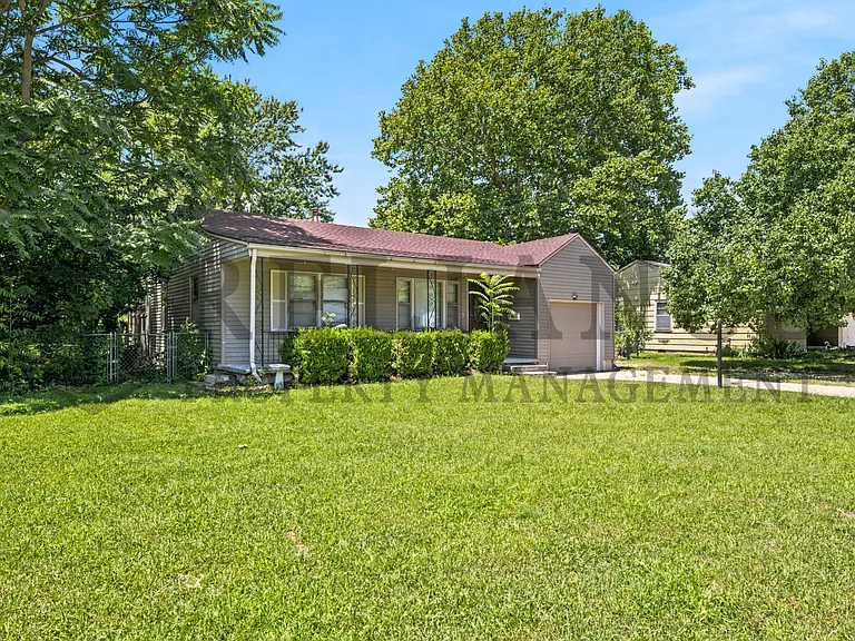 2917 S Walnut St — Photo 3
