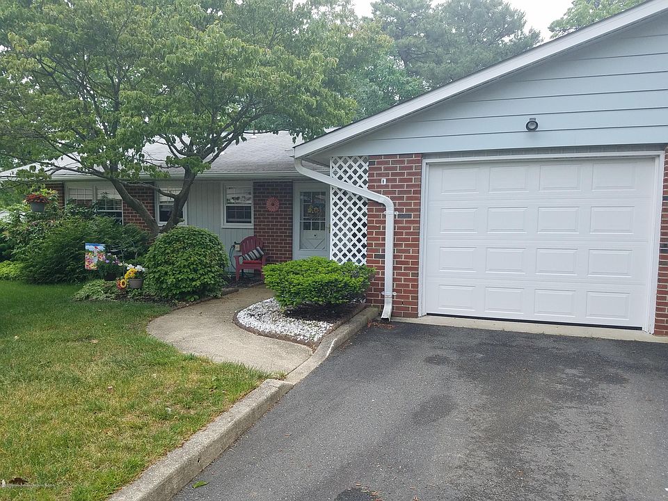 1st image of 902B Dumbarton Dr #1002