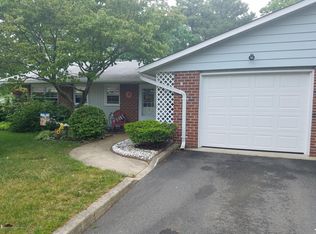 902B Dumbarton Dr #1002, Lakewood, NJ
