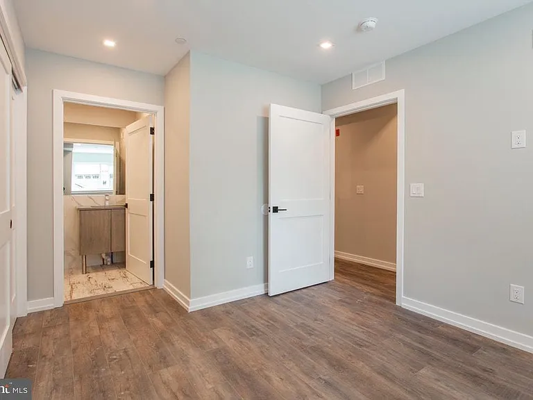 1619 Bainbridge St #1 — Photo 13