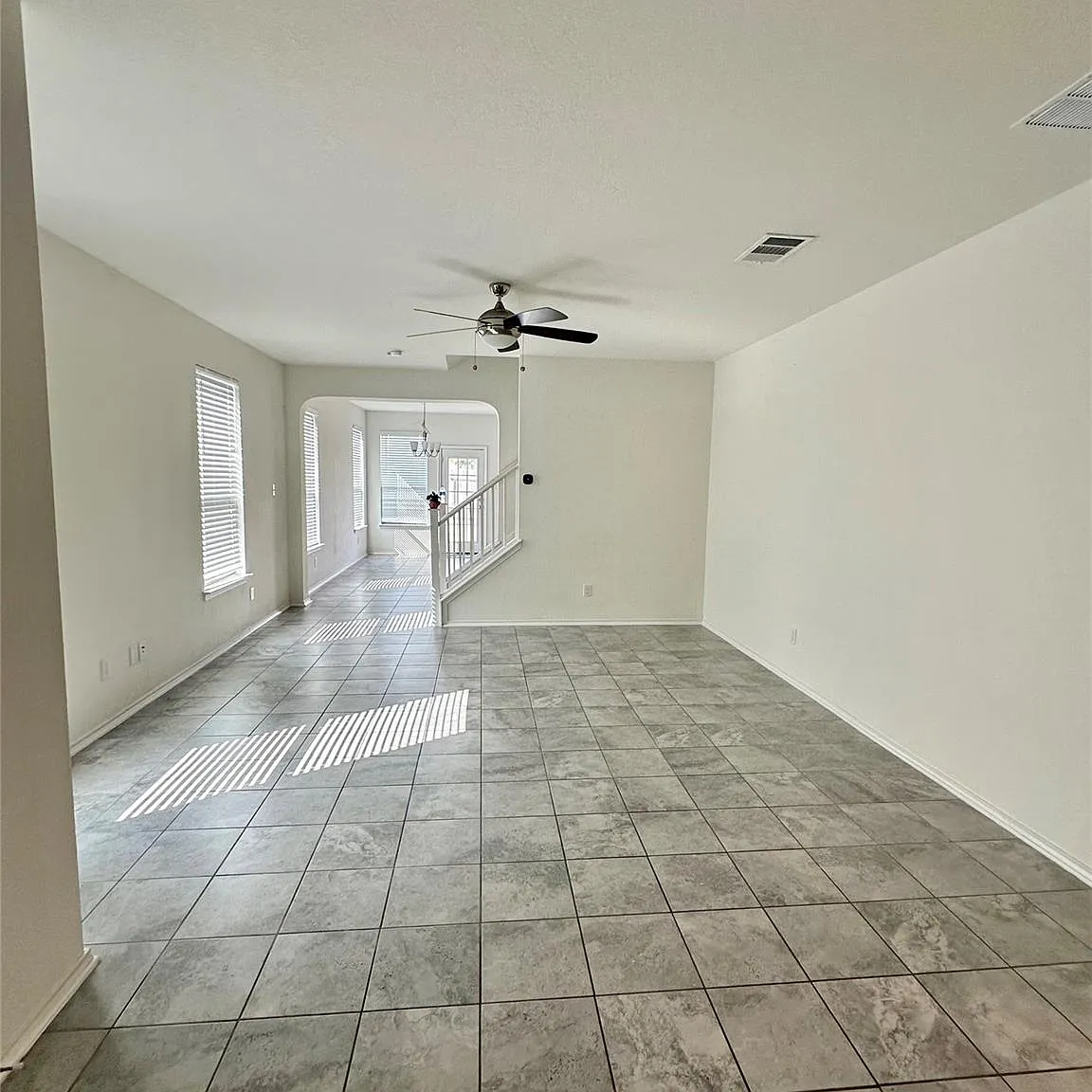 5 bed, 3.5 bath, 2491 sqft, $2,650 — Photo 4