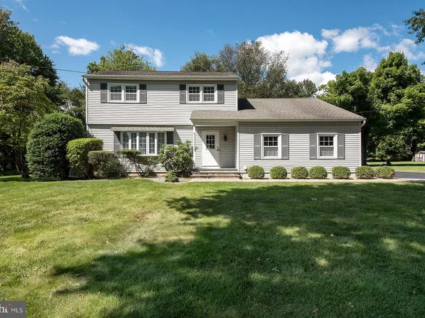 49 Lopatcong Dr, Ewing, NJ 08638