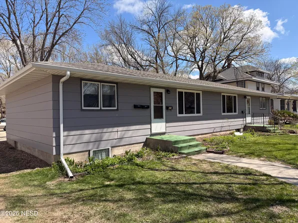 613-615 1st Ave SE, Watertown, SD 57201