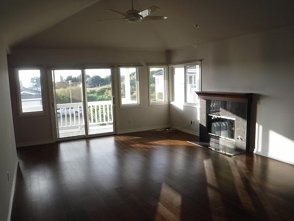 5th image of 944 Gardenia Way