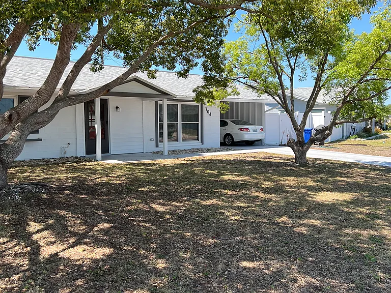 704 Torrey Pines Ave — Photo 1