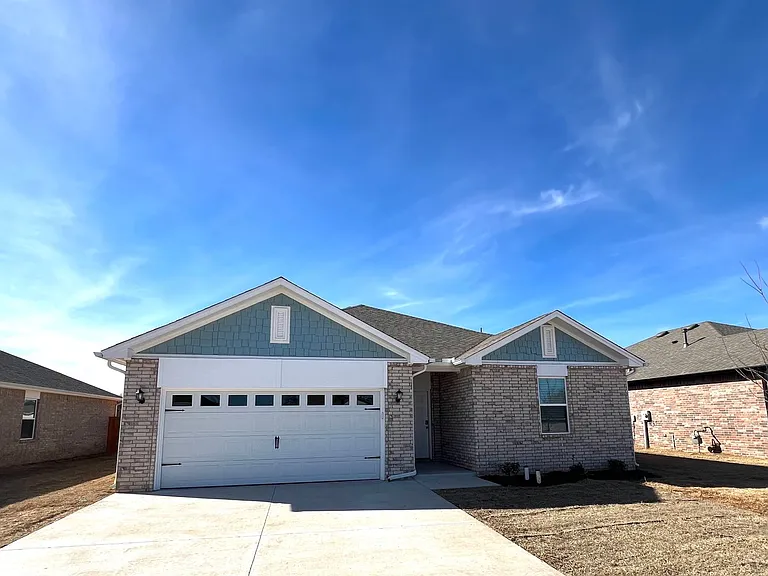 12425 Bluford Ln — Photo 2