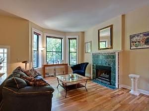3rd image of 5826 N Winthrop Ave #1S