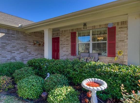 4th image of 2515 Saint James Pl