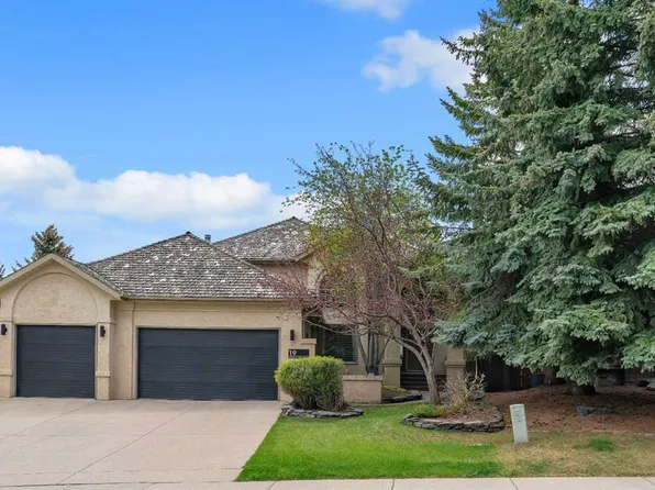 19 N Coach Gate Way SW, Calgary, AB T3H 1L7