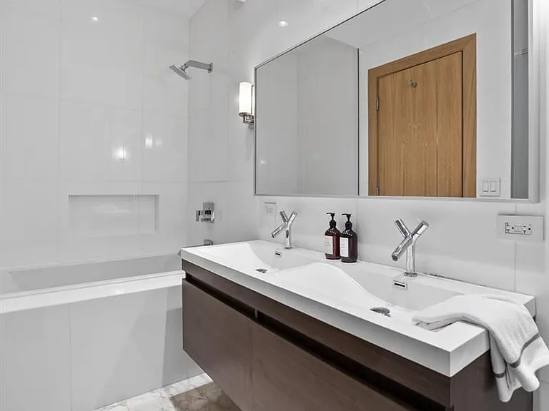2301 Collins Ave #14 — Photo 12