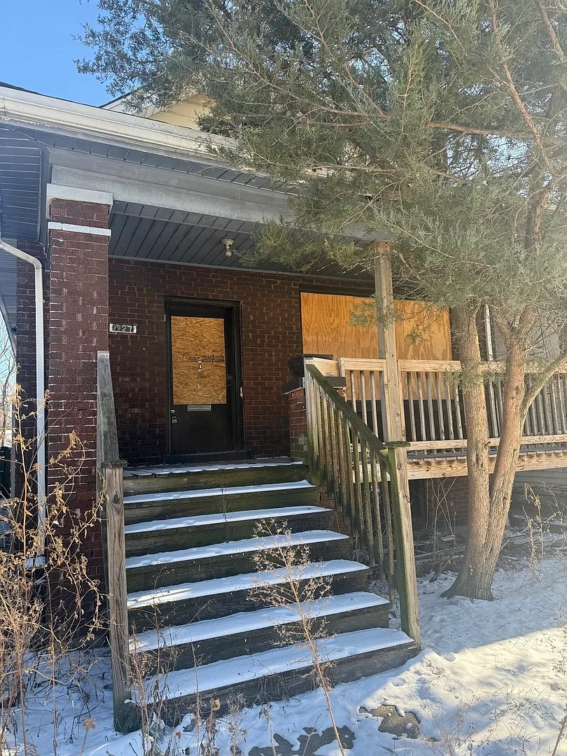 7927 S Colfax Ave photo 1