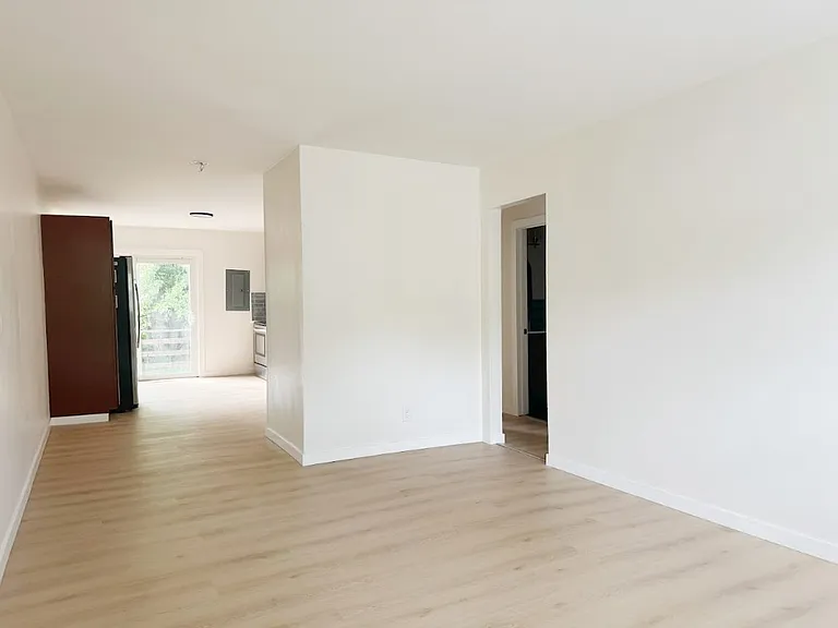 808 Fairlawn Ct #808 — Photo 2