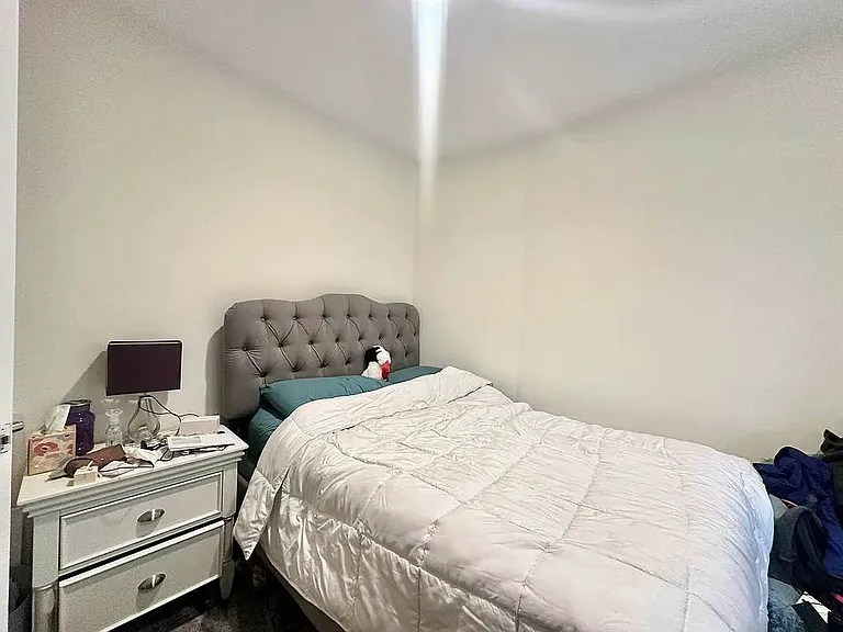 417 W 43rd St #1R — Photo 4