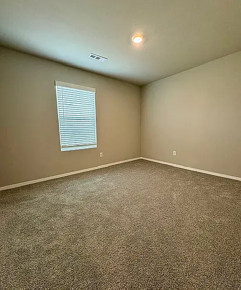 2440 N Raven Ln — Photo 2