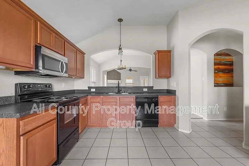 3 bed, 2.0 bath, 1539 sqft, $1,995 — Photo 4