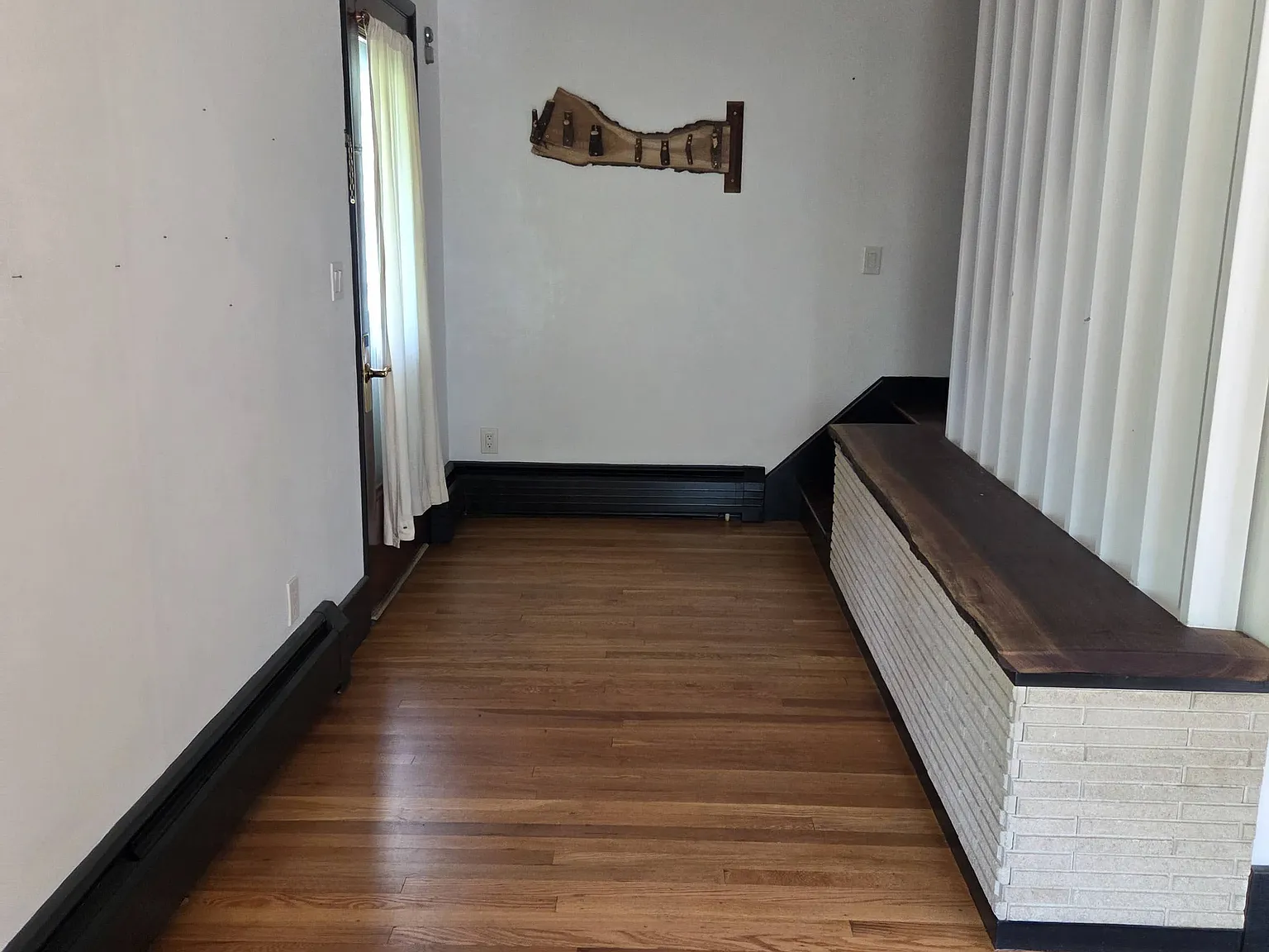 3 bed, 1152 sqft, $2,500 — Photo 2