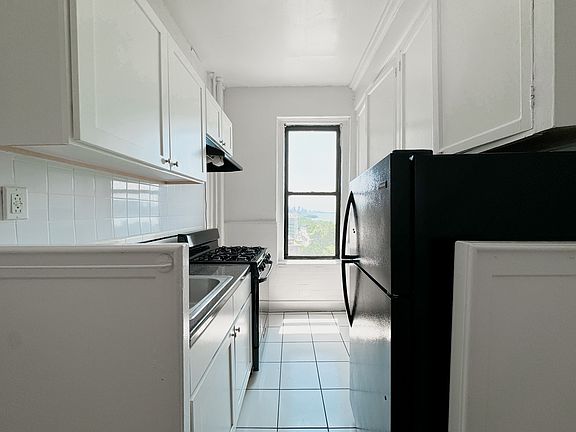 5th image of 134 Haven Ave APT 1E
