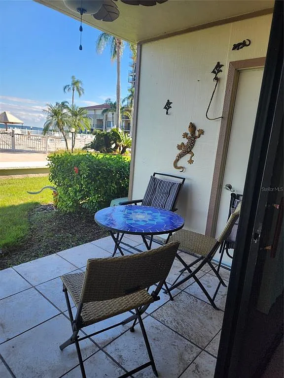 2 bed, 2.0 bath, 915 sqft, $3,000 — Photo 3