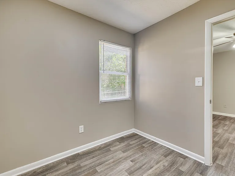 Flex Bedroom--Great for an Office or Game Room