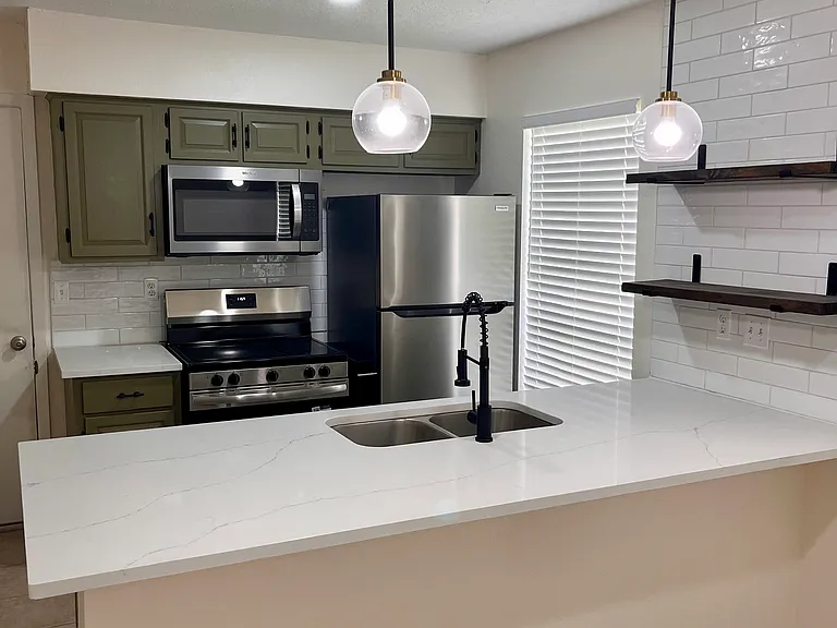 802 Voyager Dr — Photo 4