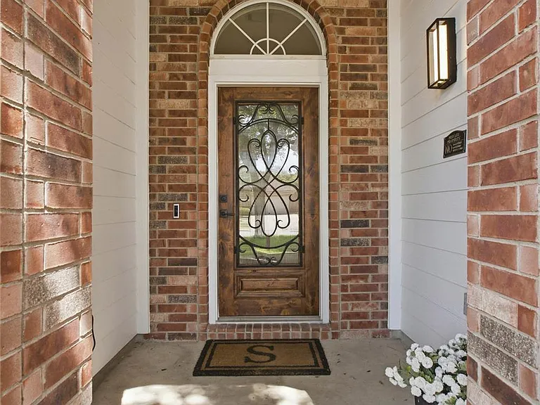 1833 Paradise Ridge Dr — Photo 2