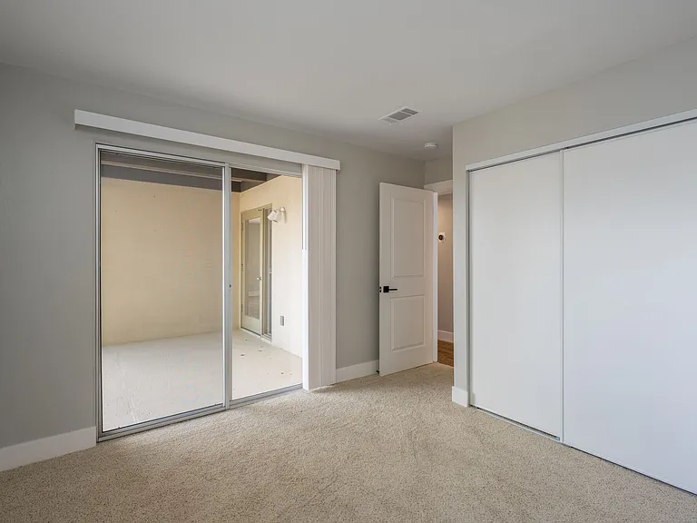 Skylark Apartments — Photo 18