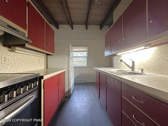 3rd image of 2241 Fernway Dr