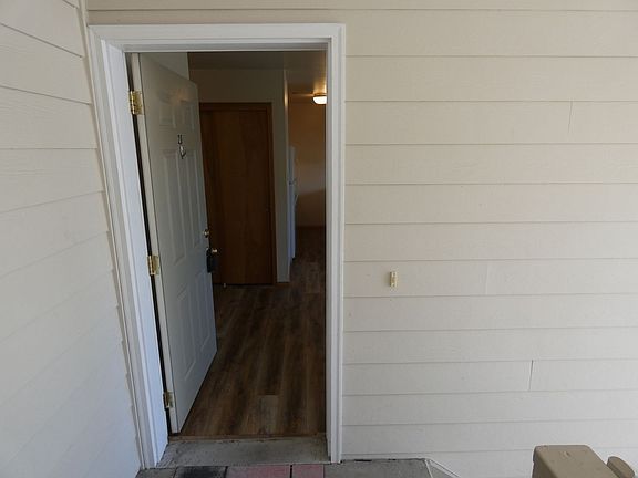 3rd image of 1021 E 2nd St #20
