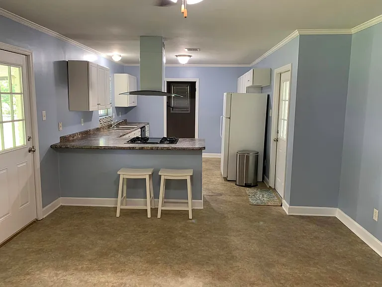 107 Caesar Dr — Photo 6