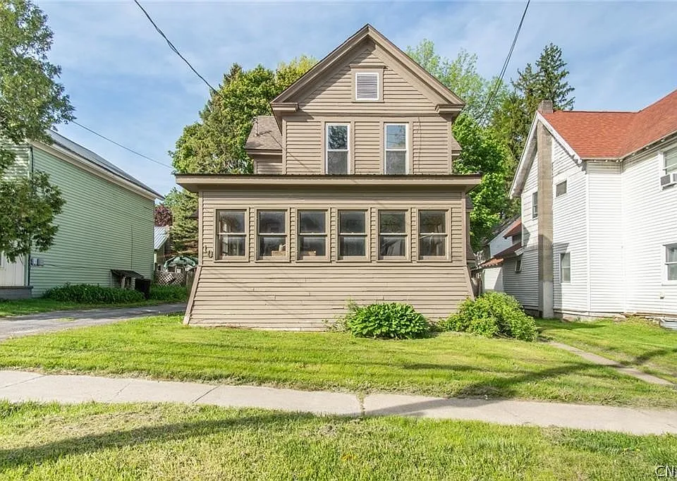 10 N Main St
