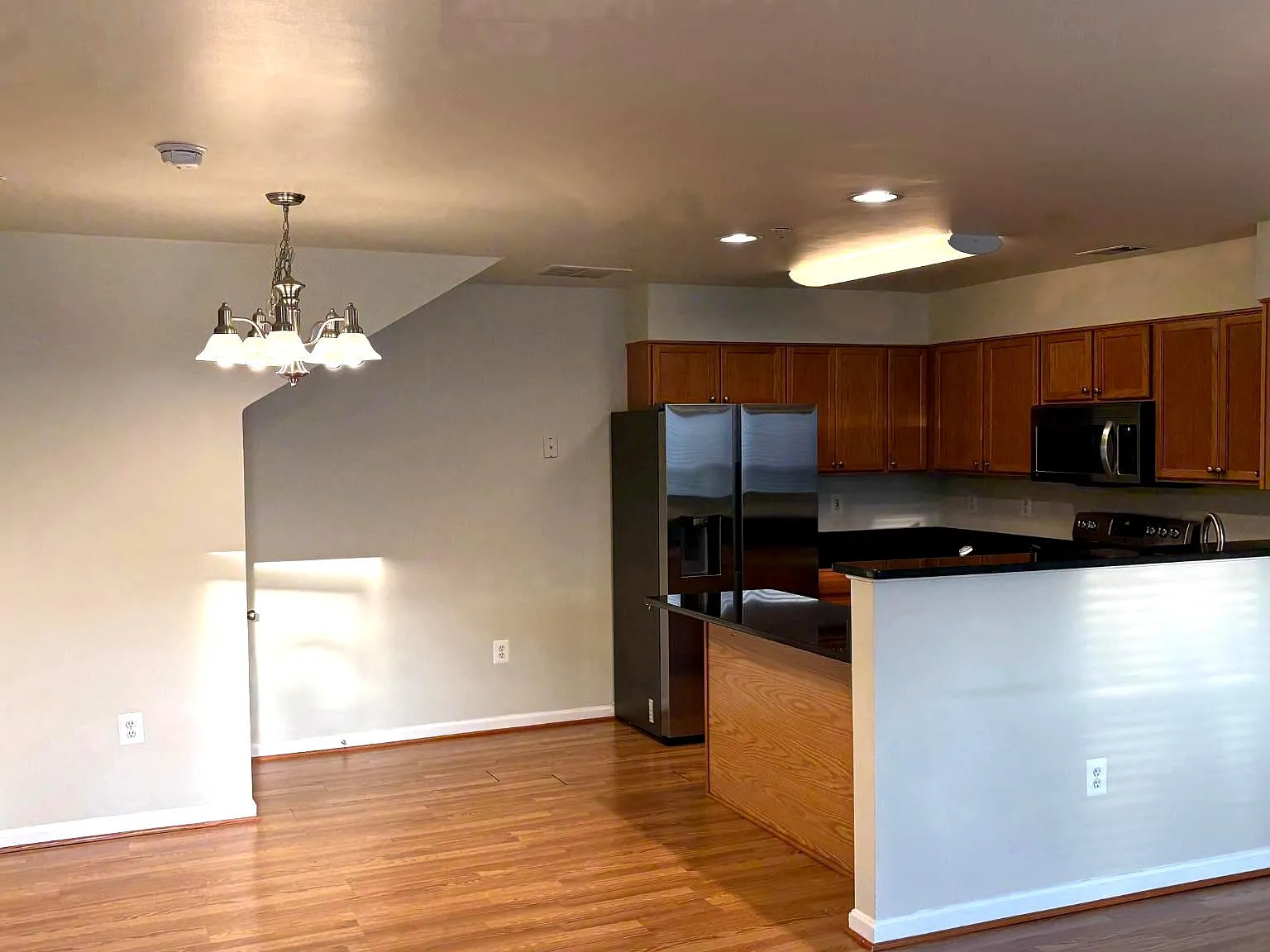 3 bed, 2.5 bath, 1584 sqft, $2,650 — Photo 2