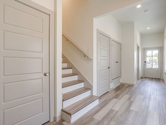 4th image of 3143 McCart Ave