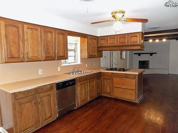 2nd image of 1542 Sweetbriar Dr