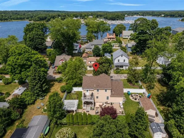 80 Preston Dr, Warwick, RI 02886
