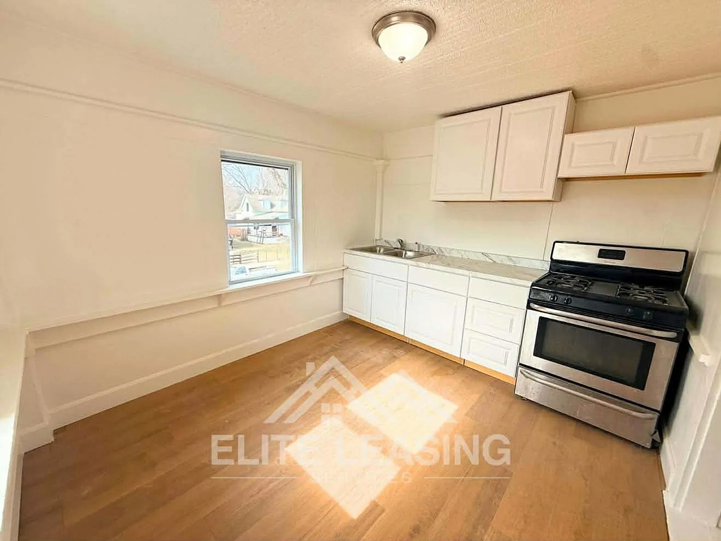1438 SW Van Buren — Photo 2