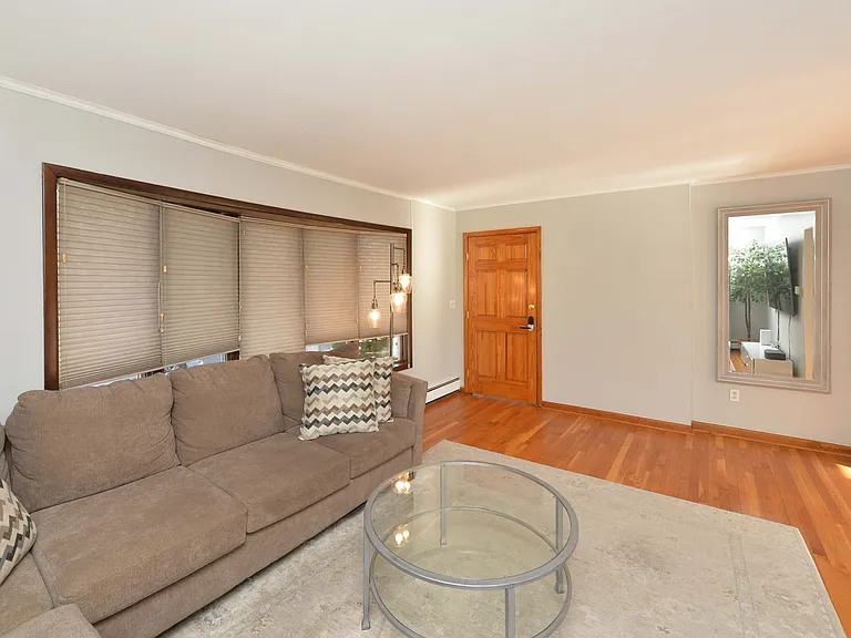 421 5th St #1 — Photo 3