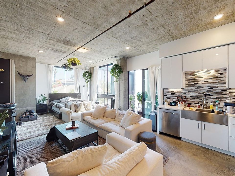 1st image of 2120 Columbia St #11