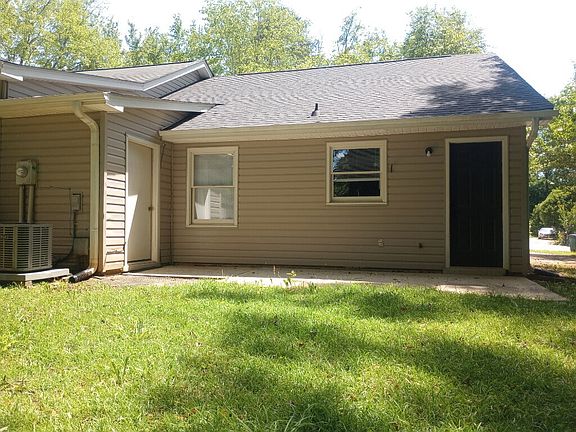 3rd image of 8 Charterhouse Ct