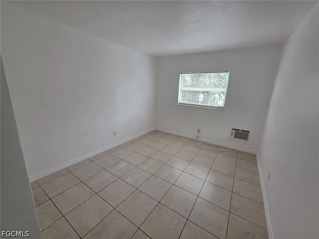 2 bed, 1.0 bath, 676 sqft, $1,000 — Photo 3