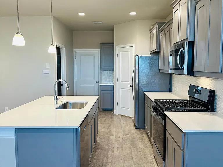 2516 Bellatrix Dr — Photo 4