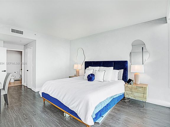 4th image of 601 NE 36th St APT 1910