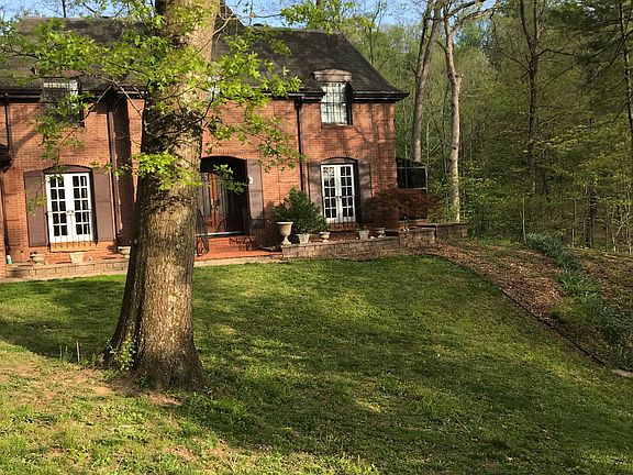 3rd image of 122 Meadow Ln