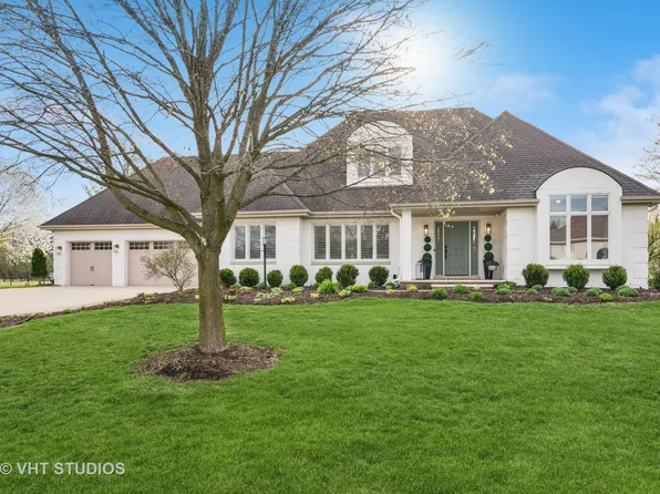 1S341 Cantigny Dr, Winfield, IL 60190