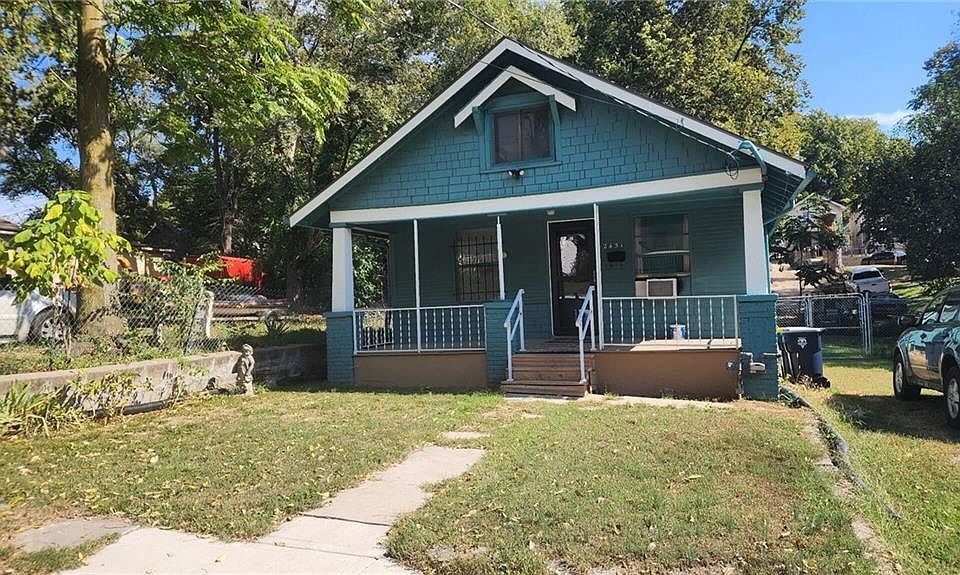 1st image of 2451 Poplar Ave
